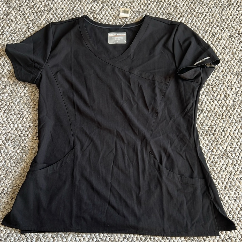 NWT sketchers scrub top